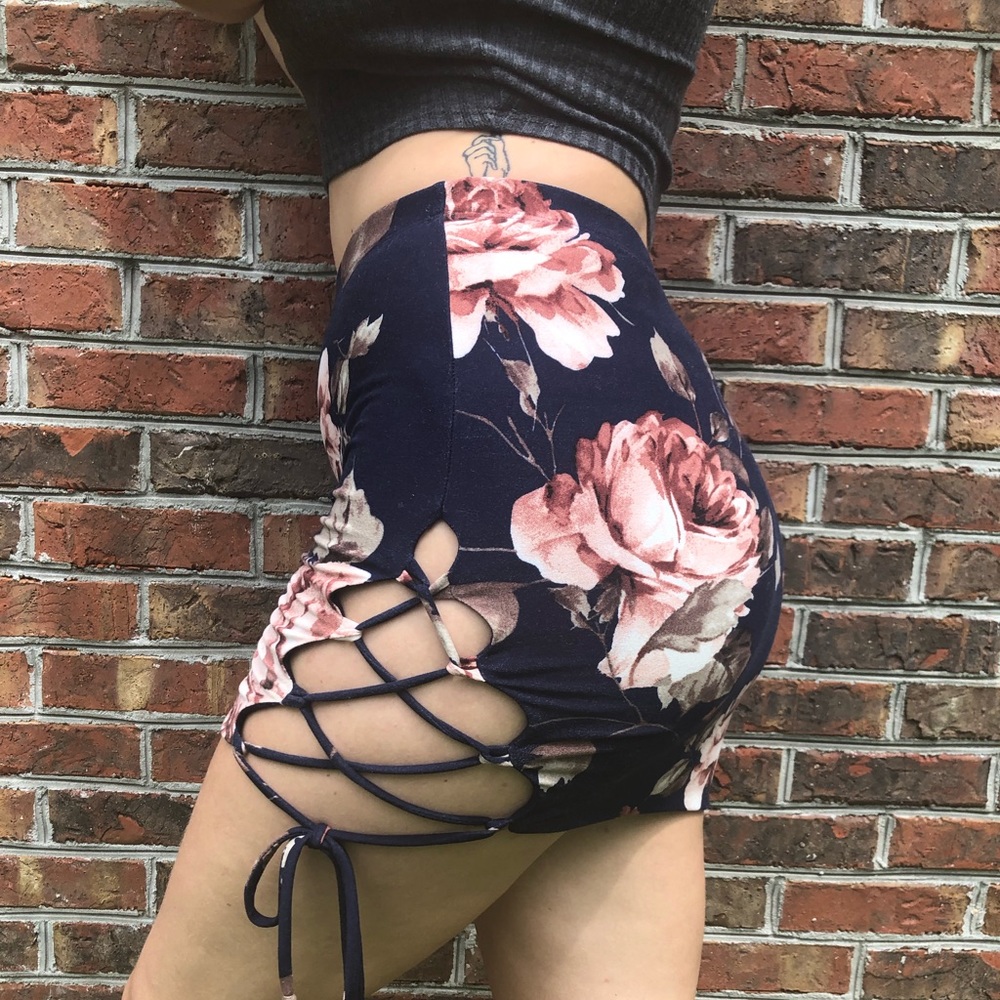 Supa sexy floral mini skirt brand meek